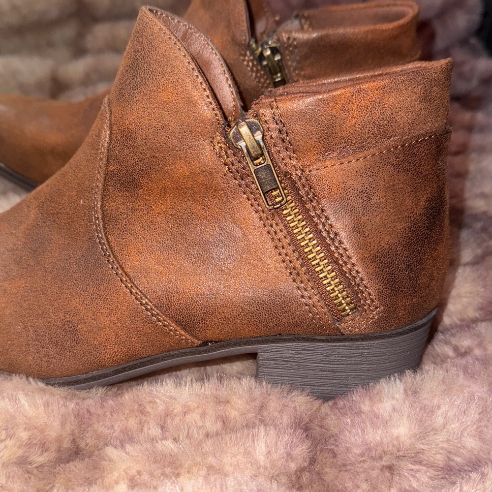 New Sun+Stone Womens Adelinee Brown Faux Leather zippered Ankle Boots Shoes,sz 6 - Picture 6 of 11